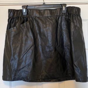 Wild Fable Black Leather Skirt 1X with pockets!!!